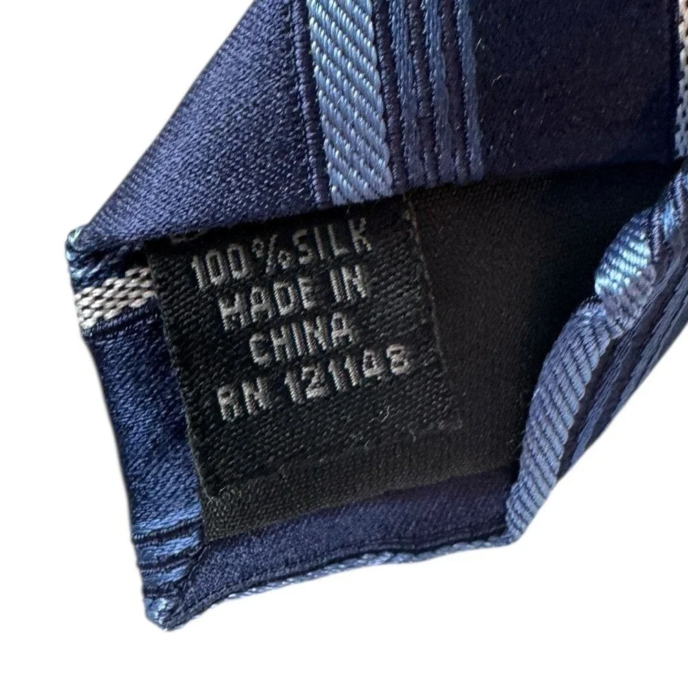 DKNY Mens Silk Neck Tie Quiet Luxury Old Money Career Professional Striped